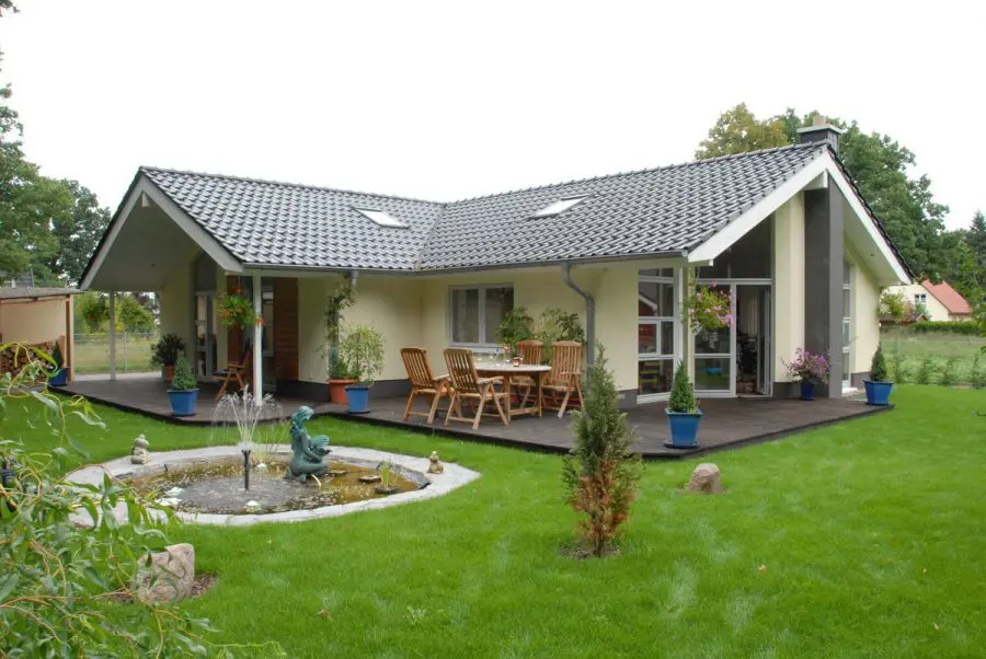 Niedrigenergiehaus in sehr gepflegtem Zustand in grüner Ruhiglage von Falkensee zu verkaufen! - Blick vom Garten
