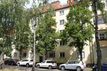 Bezugsfrei: Renovierte 2,5-Zimmer-Wohnung in grüner, ruhiger Seitenstraße in Berlin-Reinickendorf, 13407 Berlin, Etagenwohnung