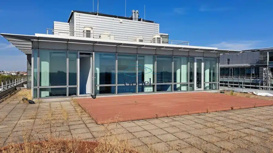 Titelbild - Bürofläche mit großem Terrassenbereich in direkter Wasserlage am Teltowkanal in Berlin-Tempelhof!