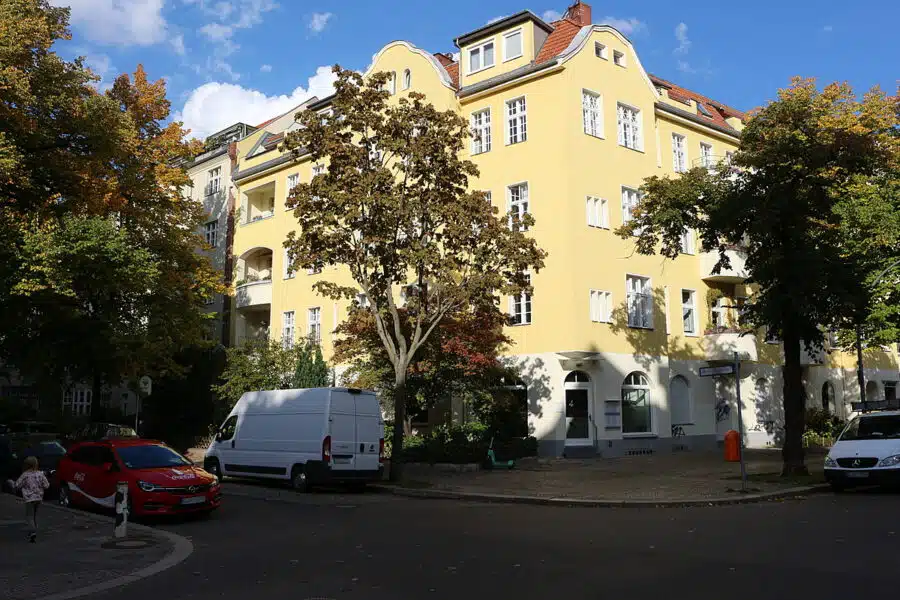 Reduzierter Kaufpreis: Großzügige 5-Zimmer-Wohnung in ruhiger/zentraler Lage von Berlin-Tempelhof - Hausansicht