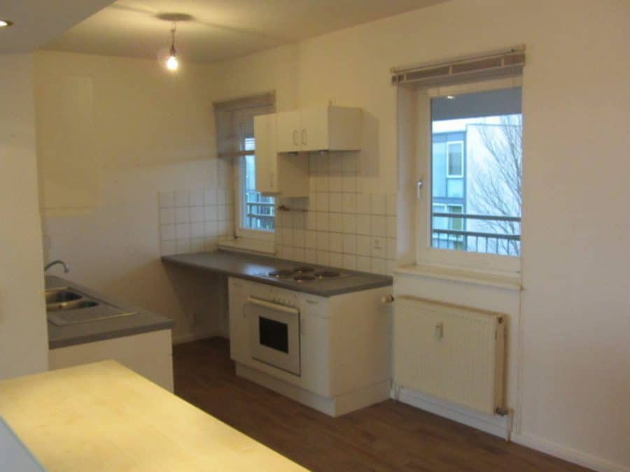 Helle 2-Zimmer-Wohnung mit Wintergarten in ruhiger Seitenstraße von Berlin-Karow zu vermieten! - Küche